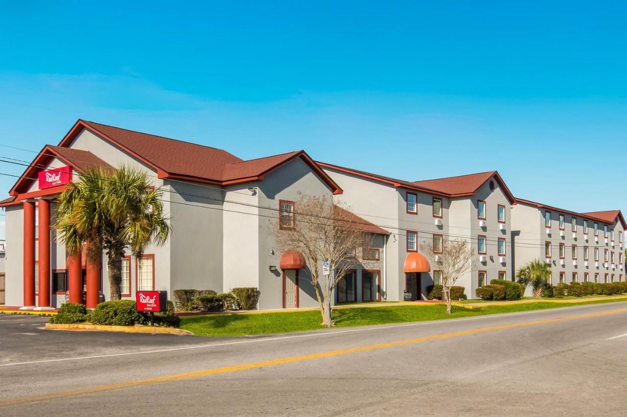 Red Roof Inn & Suites Pensacola-Nas Corry Beach Haven Exterior photo