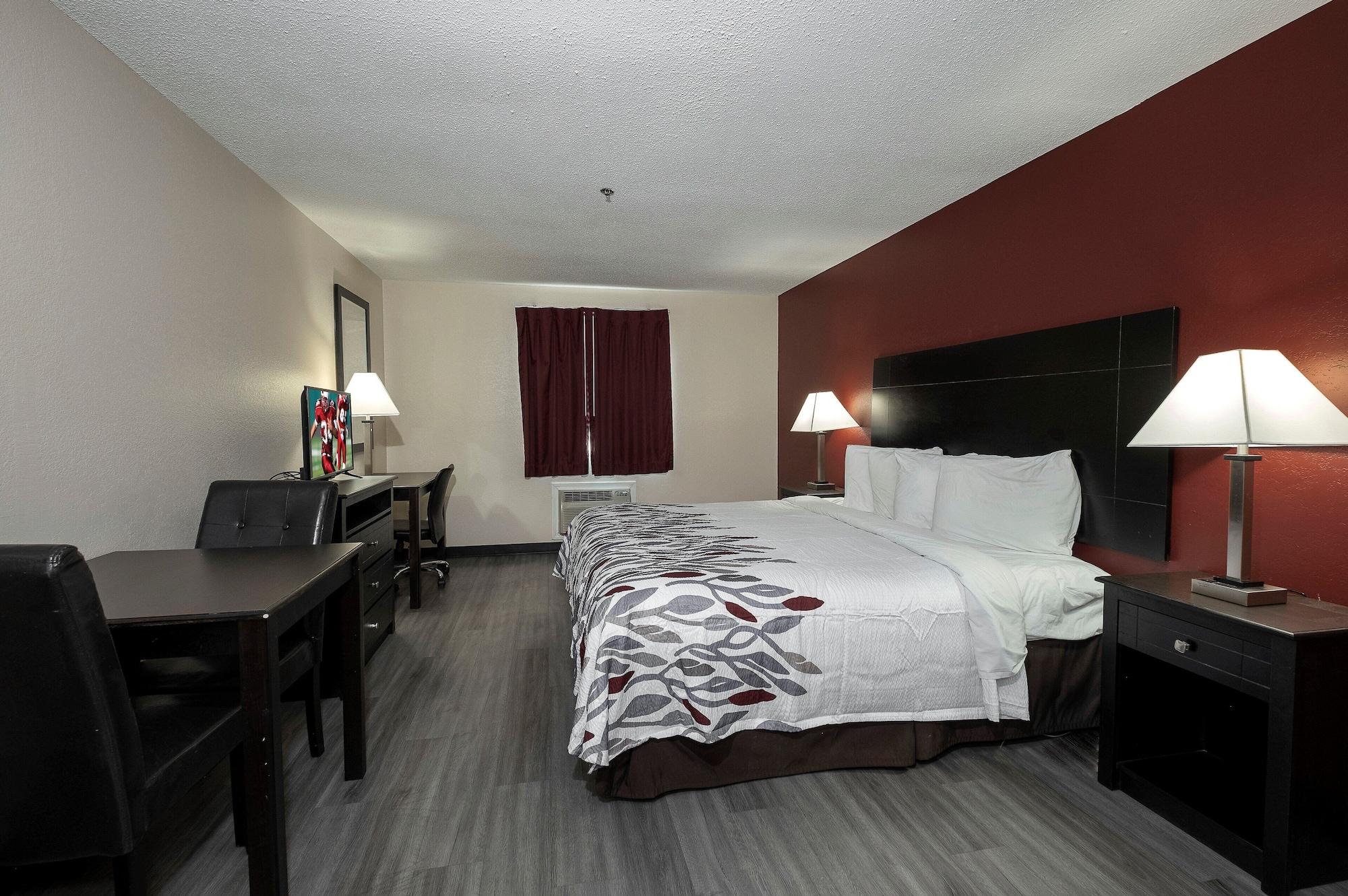 Red Roof Inn & Suites Pensacola-Nas Corry Beach Haven Exterior photo